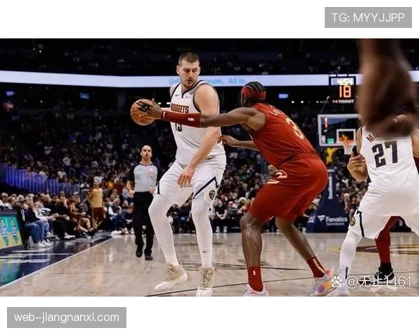 恩比德背打对位约基奇 拉开内线进攻效率差距