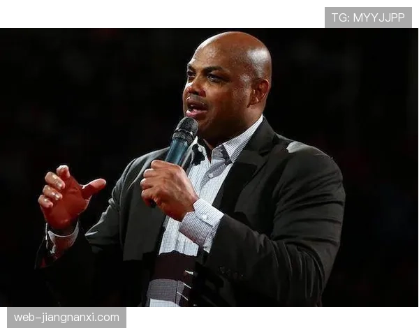 巴克利背打单打优势压制约基奇高效篮下差异明显