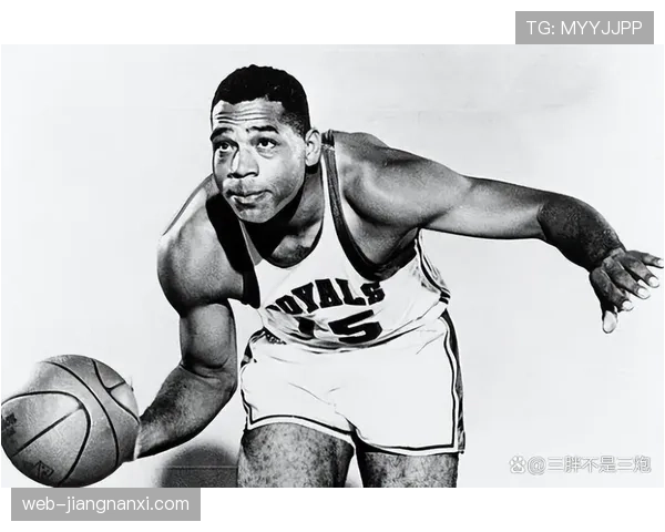 奥斯卡·罗伯特森无球跑动改变防守布局，主导球队进攻节奏